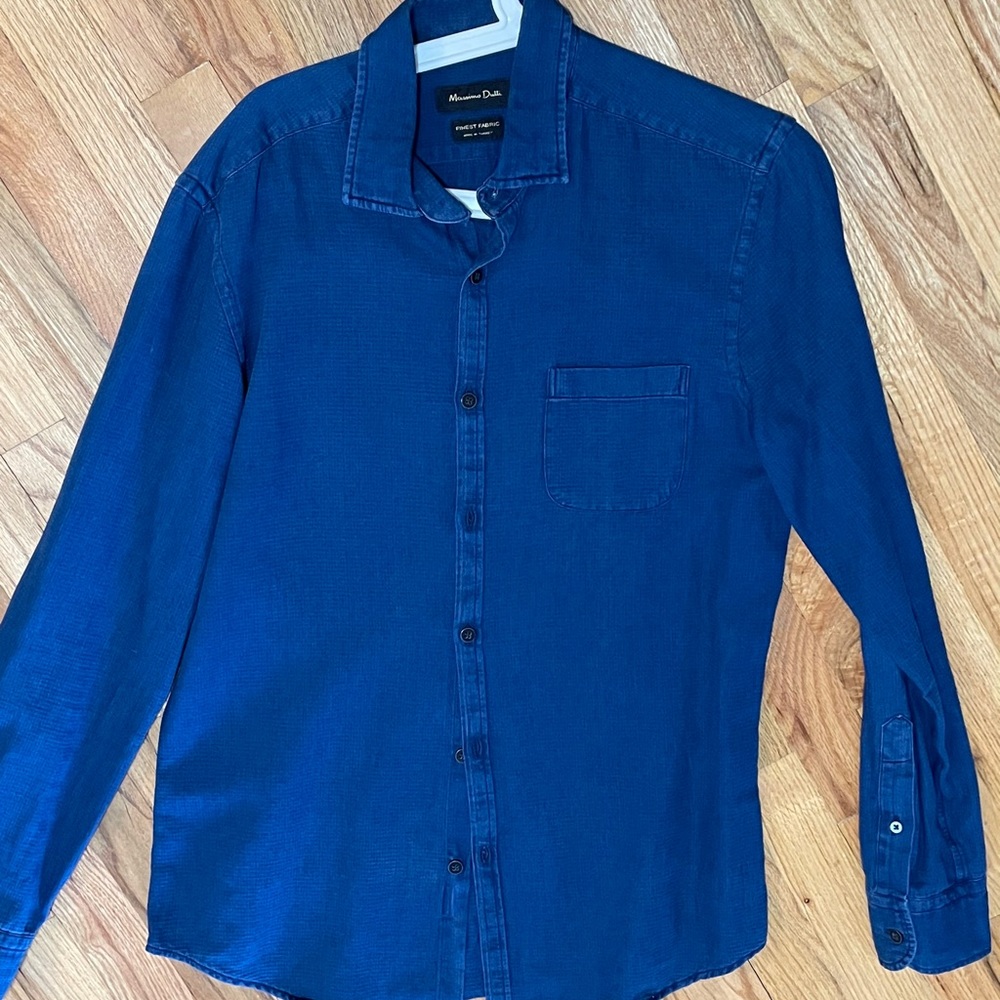 Blue shirt with patterned fabric. Size M